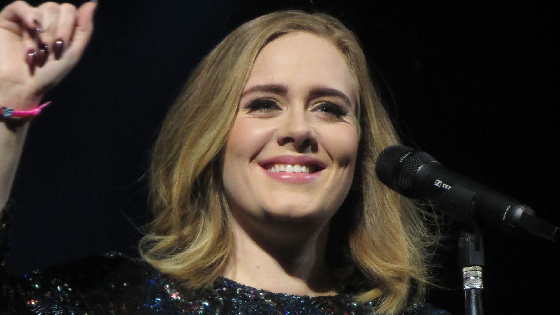 File:Adele - Live 2016, Glasgow SSE Hydro 03.jpg