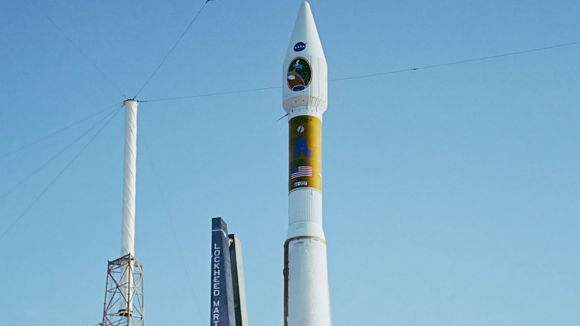 File:MRO Liftoff.jpeg