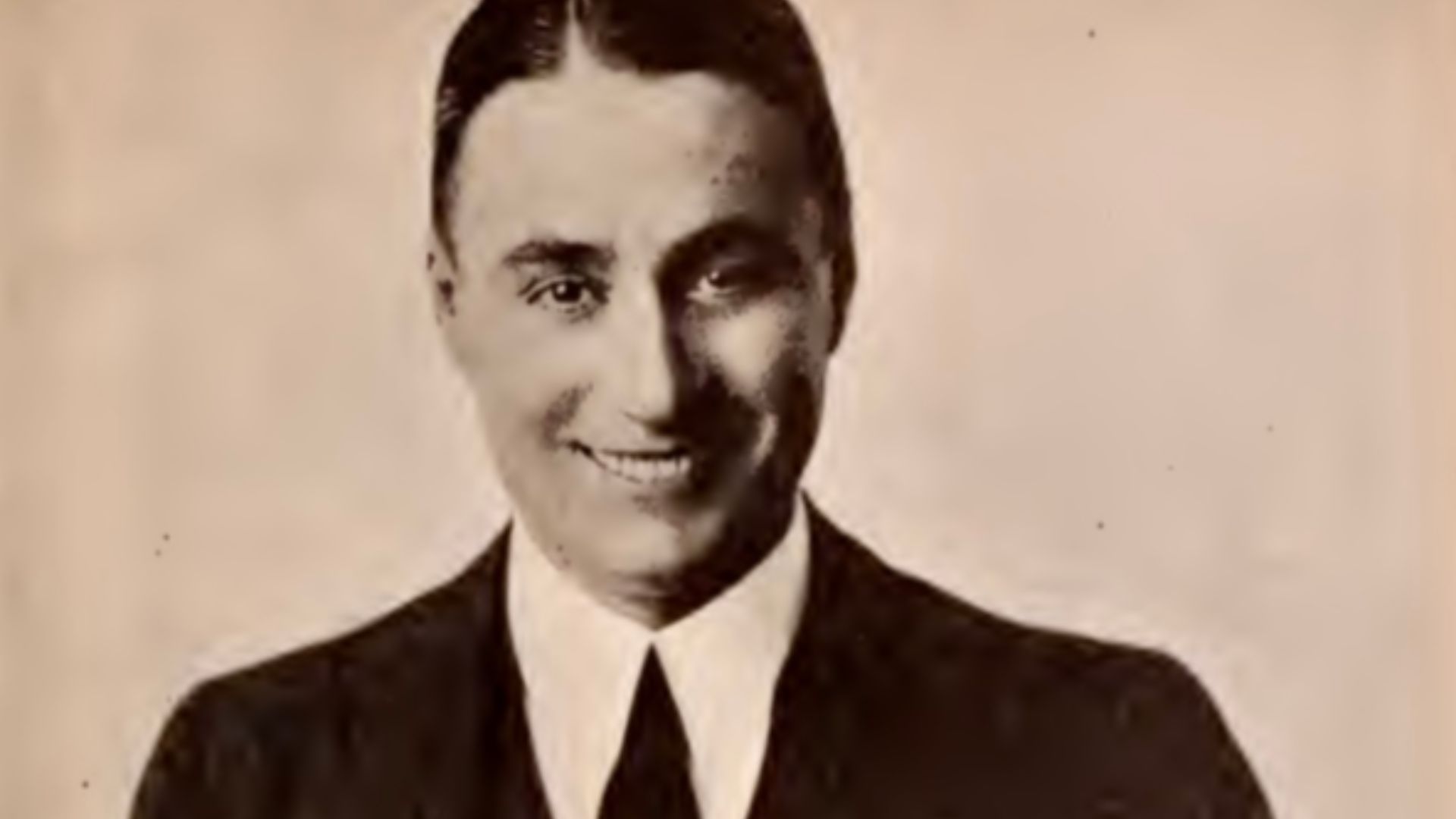 File:Sydney CHAPLIN actor 1920.jpg