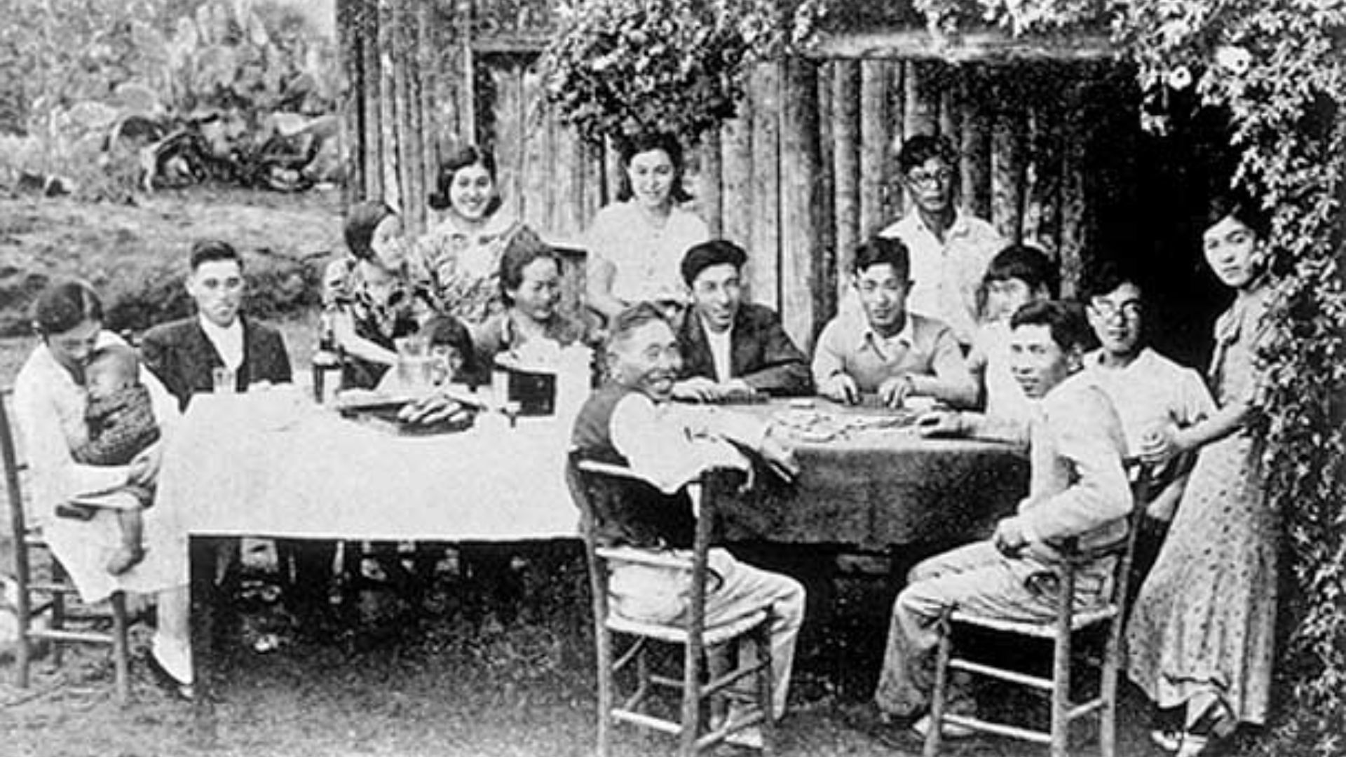 File:Família Japonesa em Bastos 1930.jpg