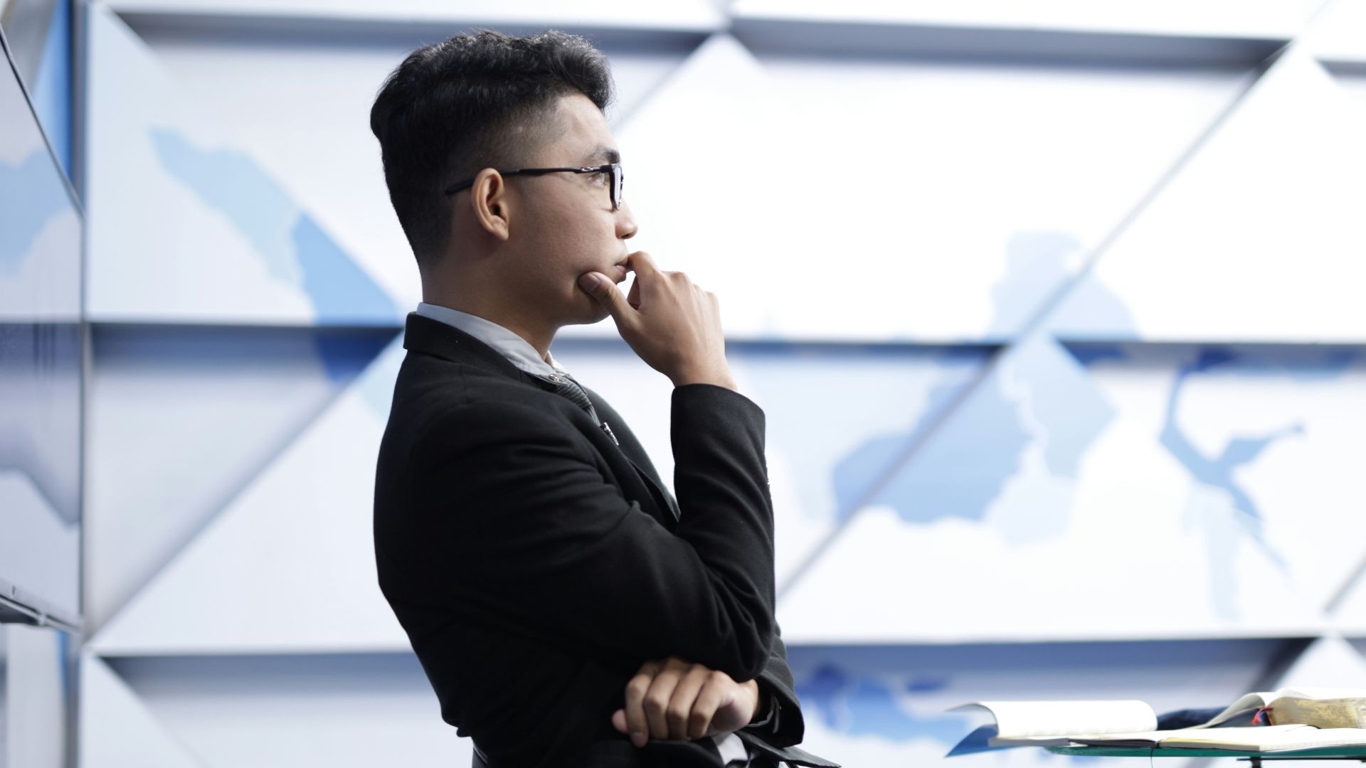 man in black long sleeve shirt sitting on black chair