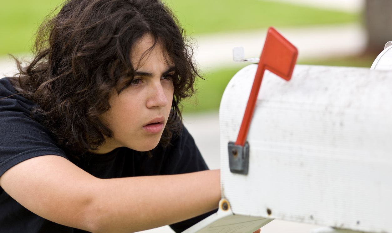 Gettyimages - 157381044, Stealing the Mail - stock photo