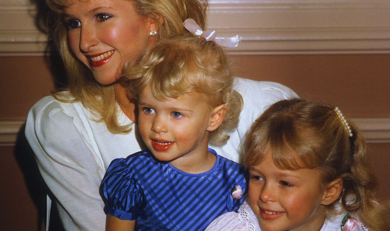 Gettyimages - 114098594, Kathy, Nicky, and Paris Hilton Portrait LOS ANGELES - CIRCA 1985: Kathy, Nicky, and Paris Hilton pose for a portrait in c.1985 in Los Angeles, California. 