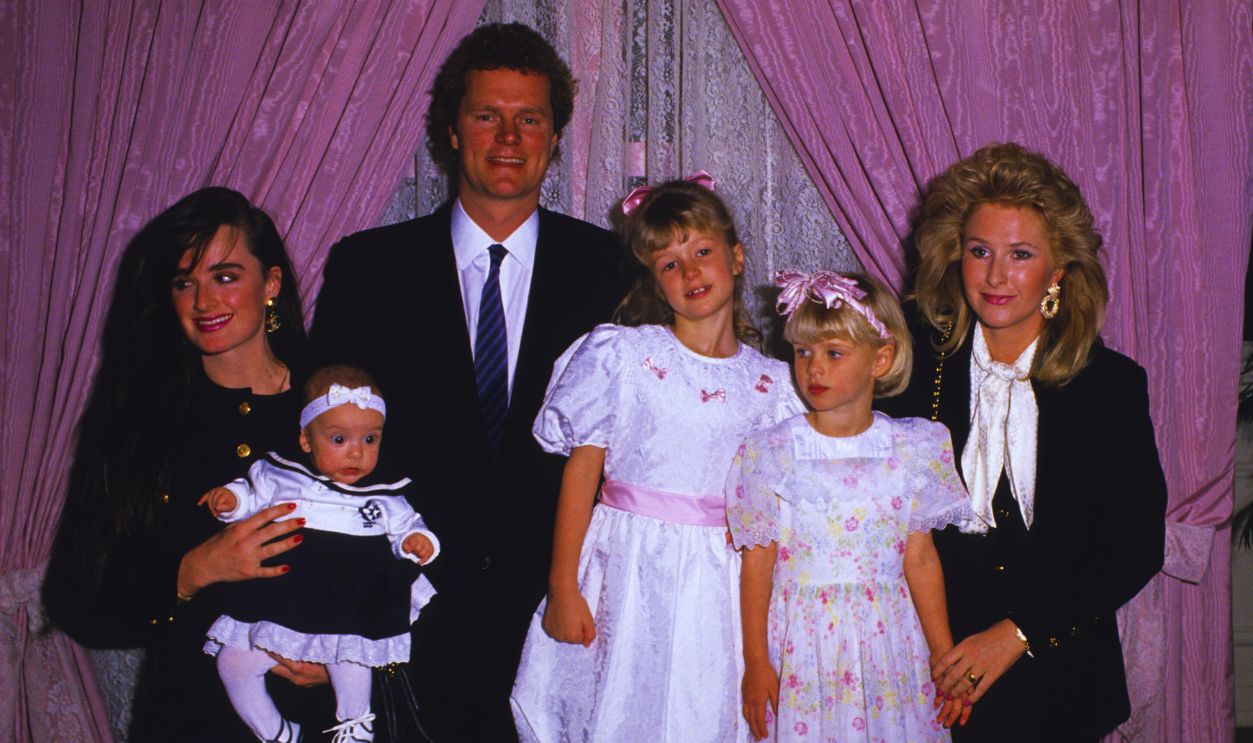 Gettyimages - 76190717, Paris Hilton File Photos Kyle Richards and Daughter Farrah, Rick Hilton, Paris Hilton, Nicky Hilton, and Kathy Hilton