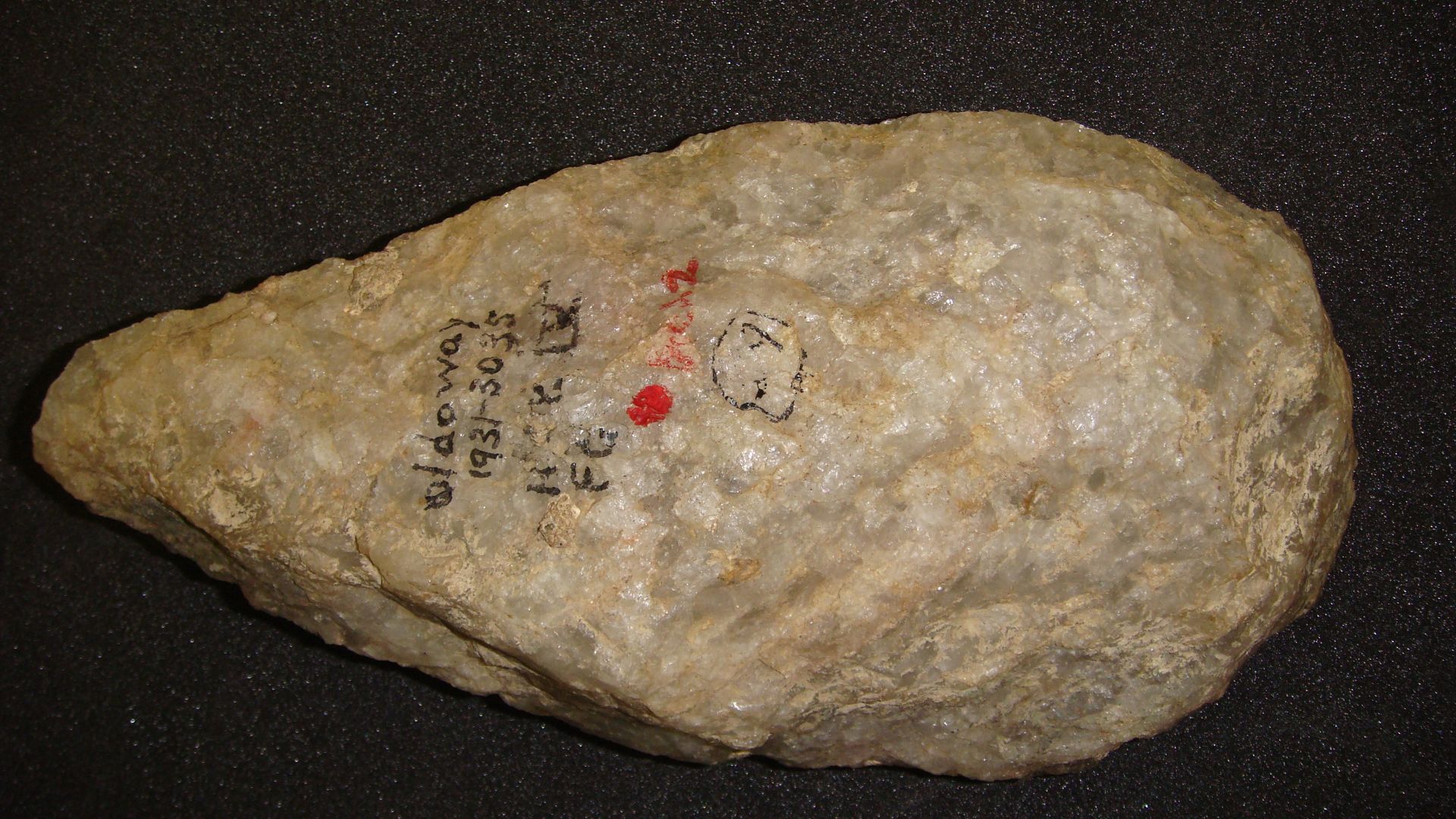 File:Handaxe 1931-30-35 2.jpg