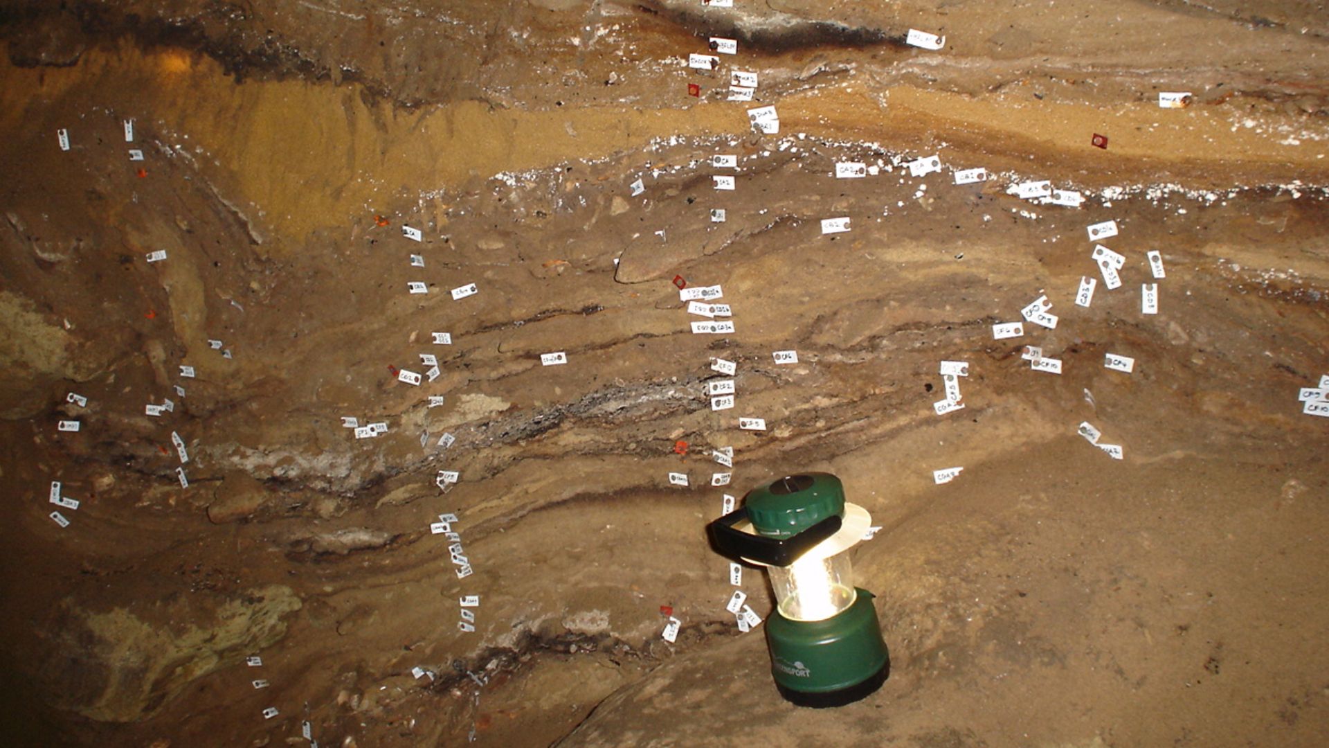 File:Blombos Cave - deposit layers.jpg