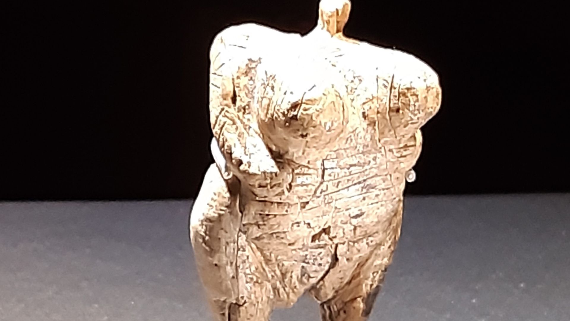 File:Venus of Hohle Fels URMU.jpg