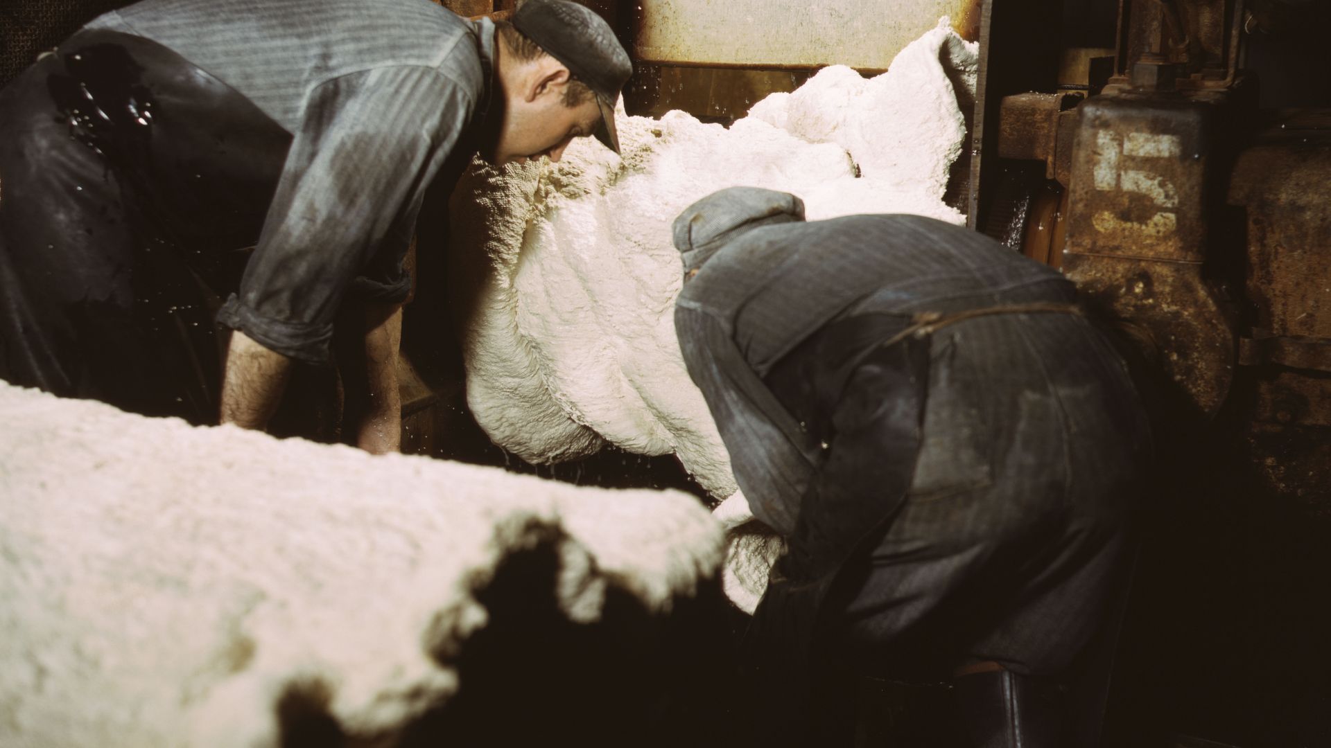 File:Sheet of synthetic rubber coming off the rolling mill at the plant of Goodrich.jpg