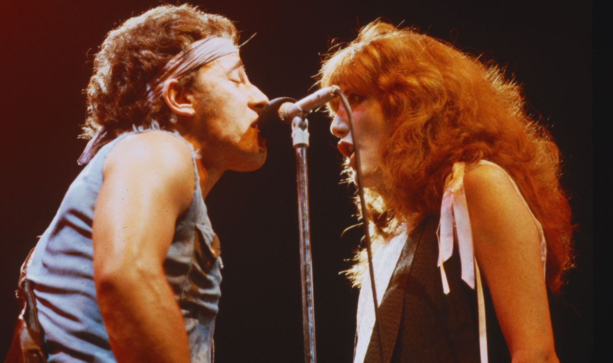 Gettyimages - 635763343, Bruce Springsteen and Patti Scialfa Singing Together (Original Caption) : 1984-Photo shows Bruce Springsteen singing on stage in concert along with back-up singer Patti Scialfa, who would go on to marry Springsteen.