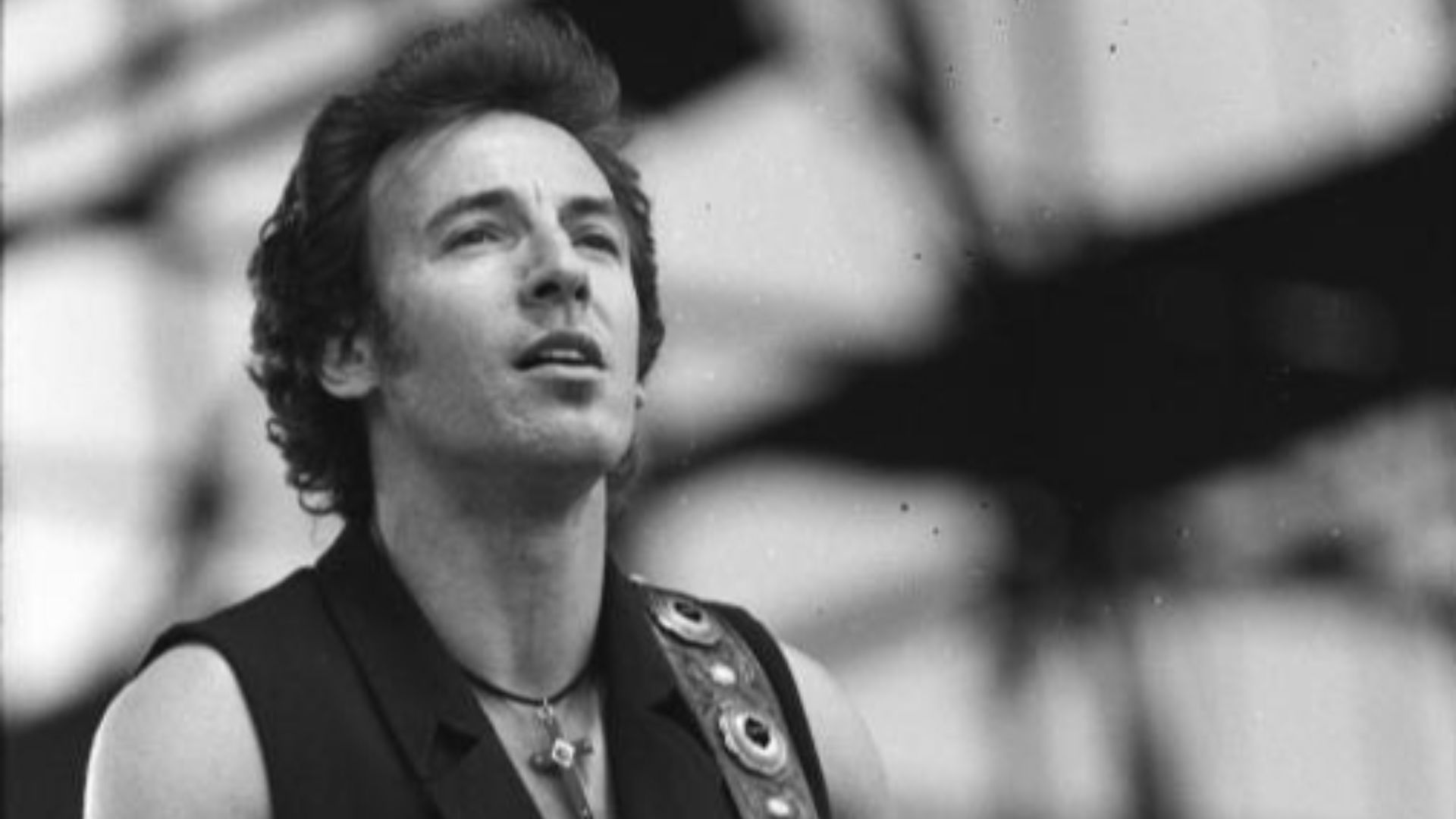 File:Bundesarchiv Bild 183-1988-0719-38, Bruce Springsteen, Konzert in der DDR.jpg