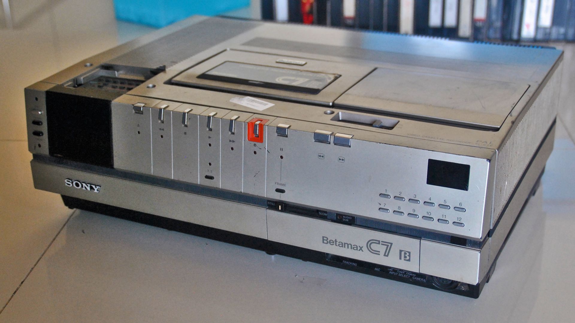 File:Sony Betamax SL-C7E.jpg