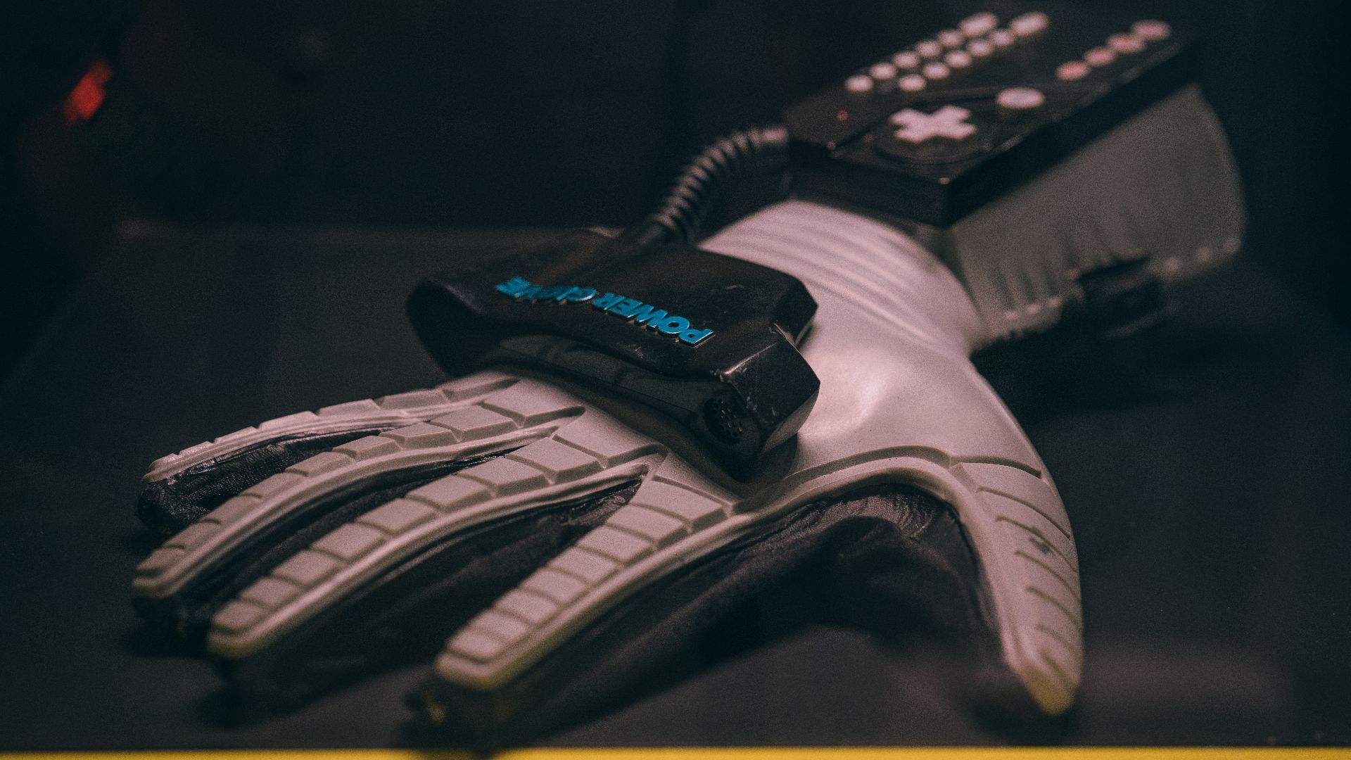 File:Power Glove on display at the Video Game Museum, Berlin.jpg