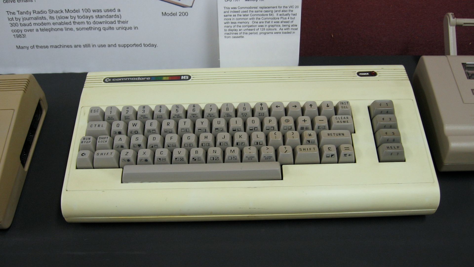 File:Commodore 16 (2225272020).jpg