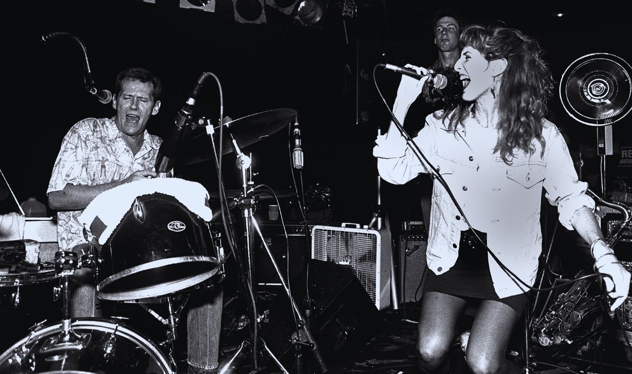Gettyimages - 143312974, Levon Helm And Patti Scialfa In Concert With Bruce Springsteen - August 22, 1987 ASBURY PARK, NJ - AUGUST 22: (L - R) Levon Helm and Patti Scialfa perform at The Stone Pony on August 22, 1987 in Asbury Park, New Jersey. 