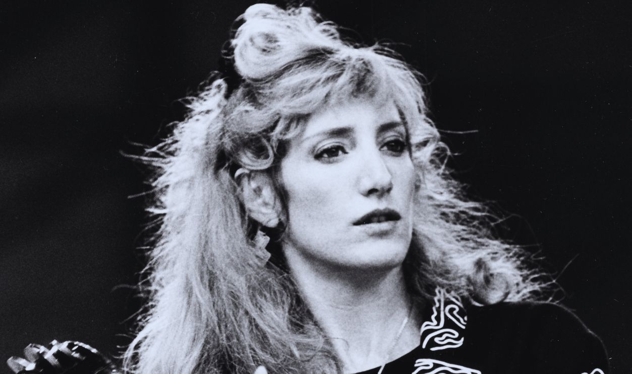 Gettyimages - 557691023, Patti Scialfa Musician Patti Scialfa performing on stage with Bruce Springsteen, at Aston Villa Stadium, England, June 23rd 1988.