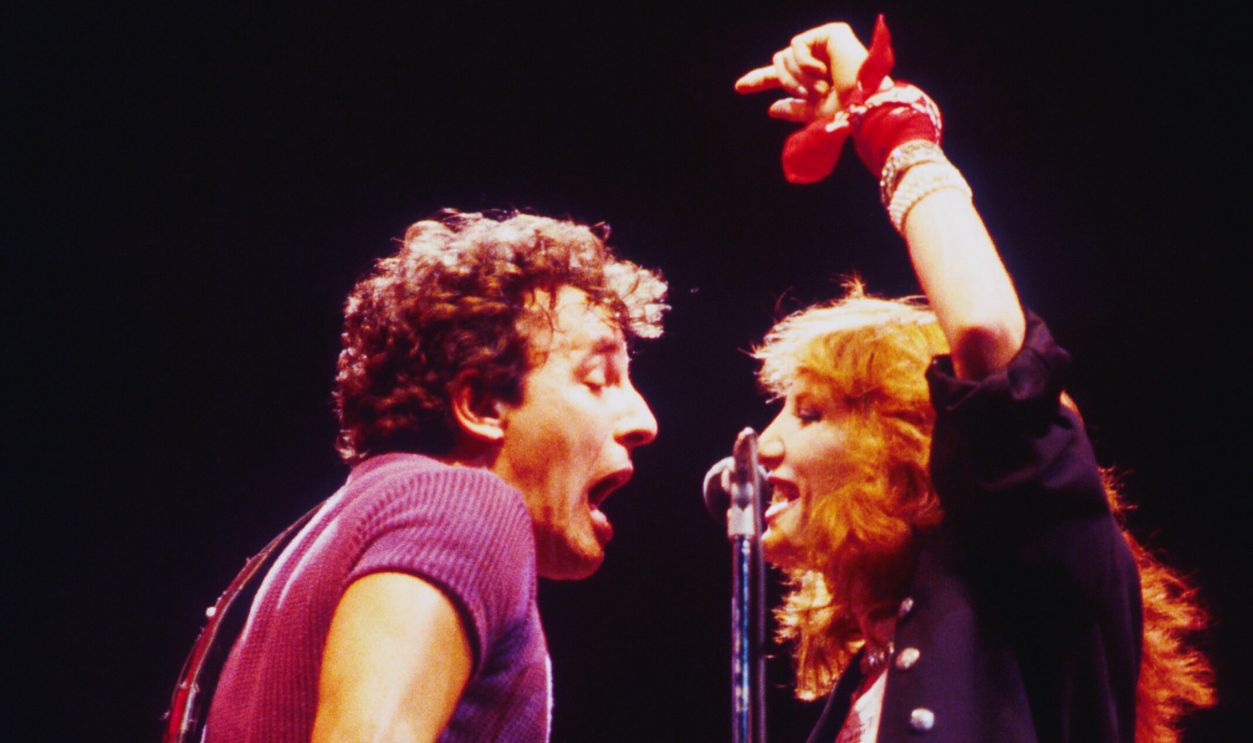 Gettyimages - 76716812, Bruce Springsteen File Photos LOS ANGELES, CALIFORNIA - OCTOBER 25: Bruce Springsteen and Patti Scialfa with E Street Band perform at Los Angeles Sports Area during the ‘Born in the U.S.A. Tour’, October 25, 1984 in Los Angeles, California.
