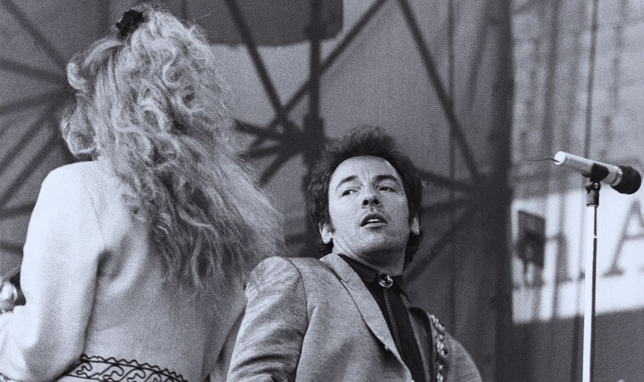 Gettyimages - 1218921655, Bruce Springsteen And Patti Scialfa Bruce Springsteen and Patti Scialfa perform on stage with the E Street Band at Feyenoord Stadium, De Kuip, Rotterdam, Netherlands, 28th June 1988.