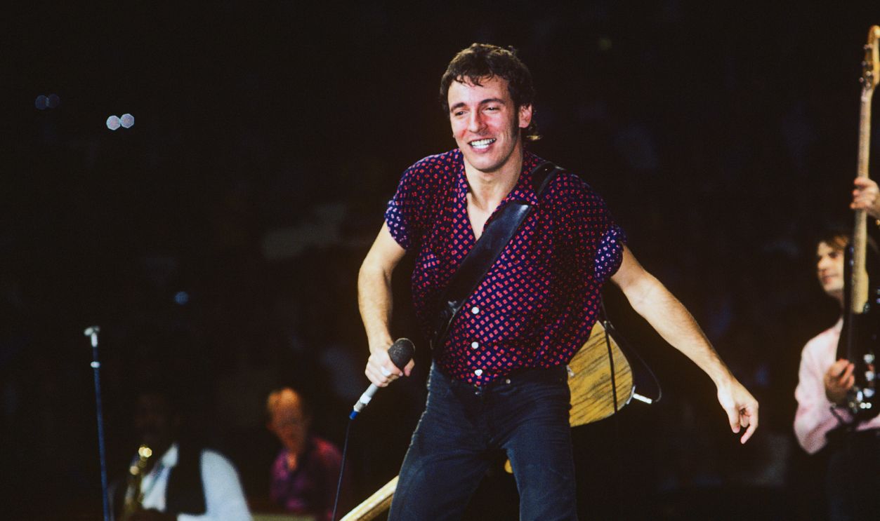 Gettyimages - 499160664, Bruce Springsteen (MANDATORY CREDIT Ebet Roberts/Getty Images) Bruce Springsteen performing at Madison Square Garden in New York City in December 1980.