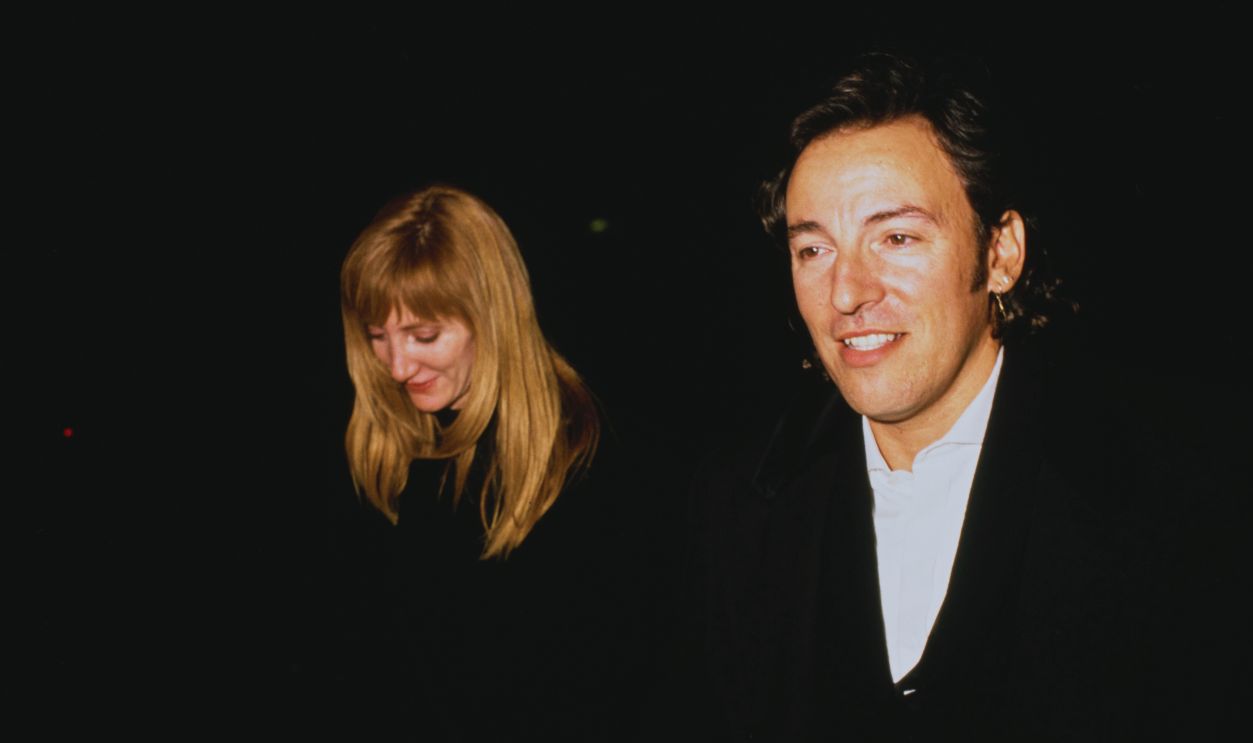 Gettyimages - 1328339805, Bruce Springsteen At The R&R Hall Of Fame American singer, songwriter and musician Bruce Springsteen and his partner Patti Scialfa attend the 5th Annual Rock & Roll Hall of Fame induction ceremony in New York City, USA, 17th January 1990.
