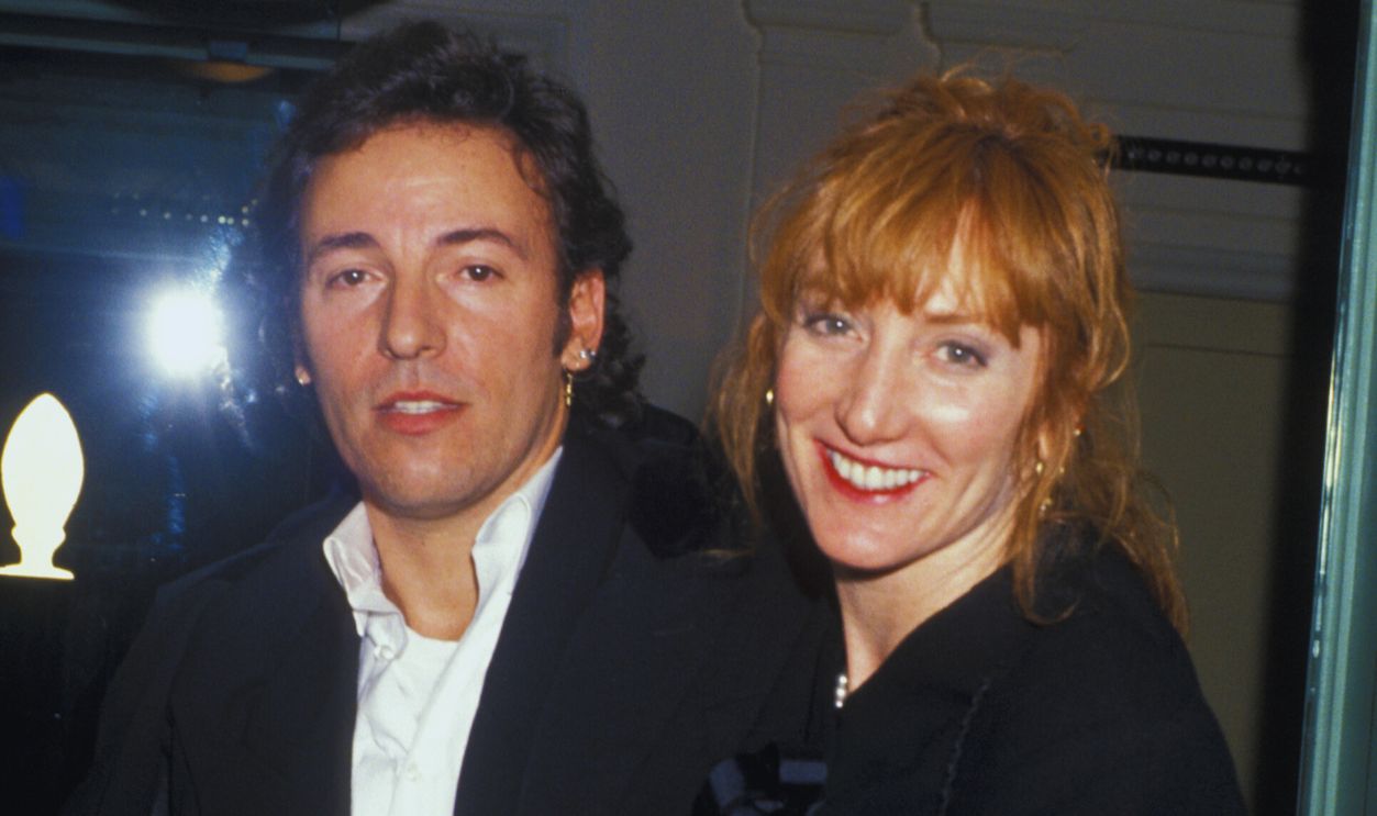 Gettyimages - 89025480, Sighting At Westbury Hotel After 6th Annual Rock and Roll Hall of Fame Awards - January 16, 1991 Bruce Springsteen and Patti Scialfa