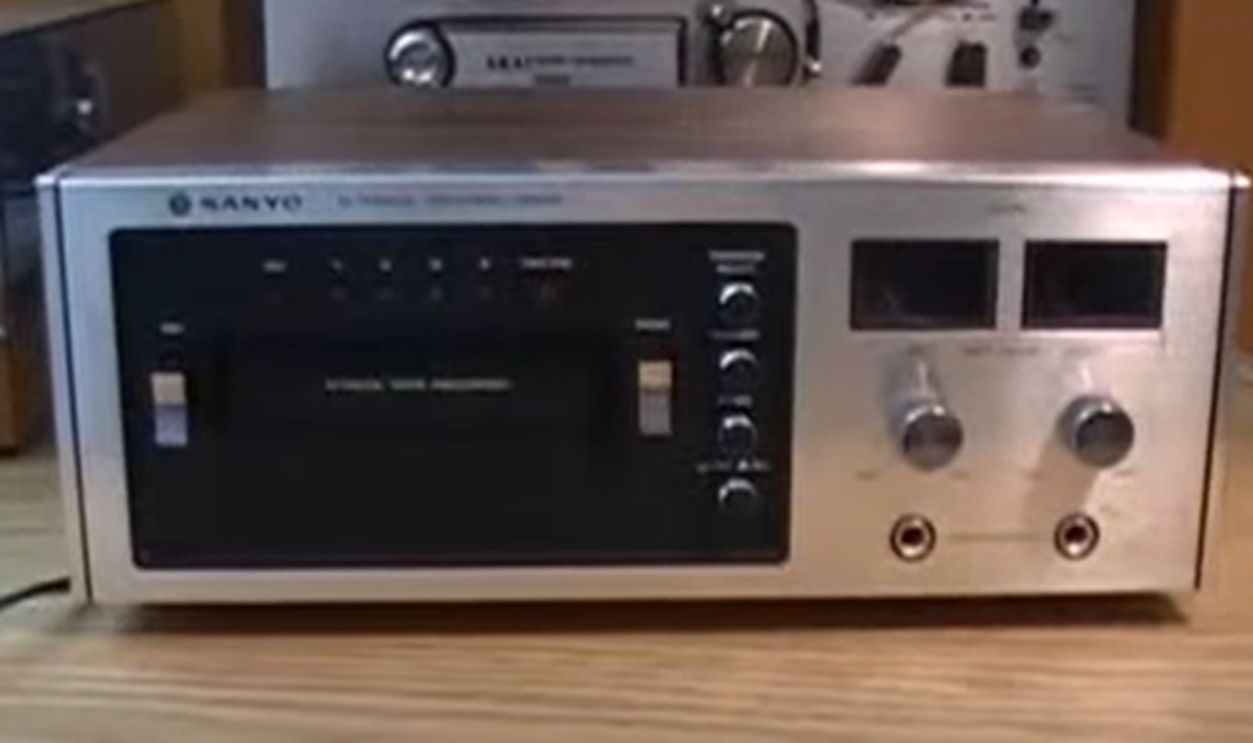 Sanyo Portable 8-Track Player (Sanyo, 1980s)