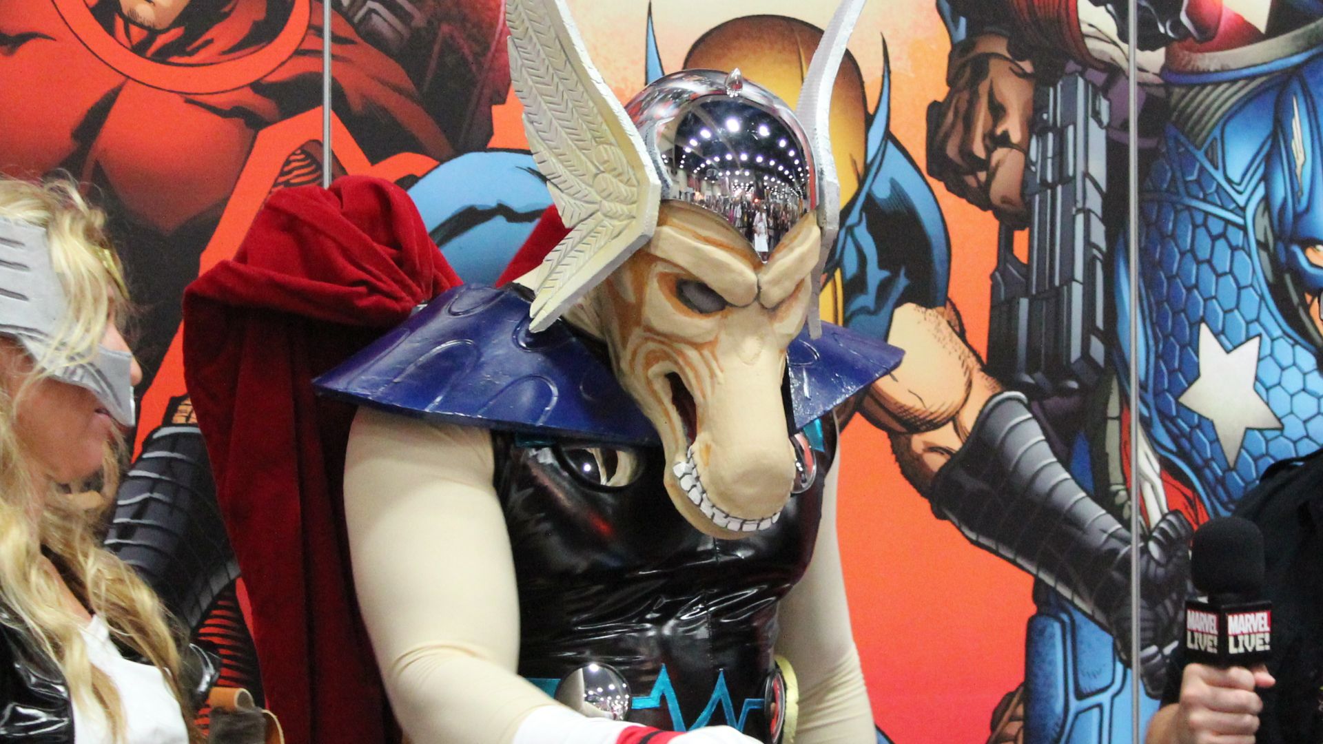 File:SDCC 2012 - Thor & Beta Ray Bill (7573126680).jpg