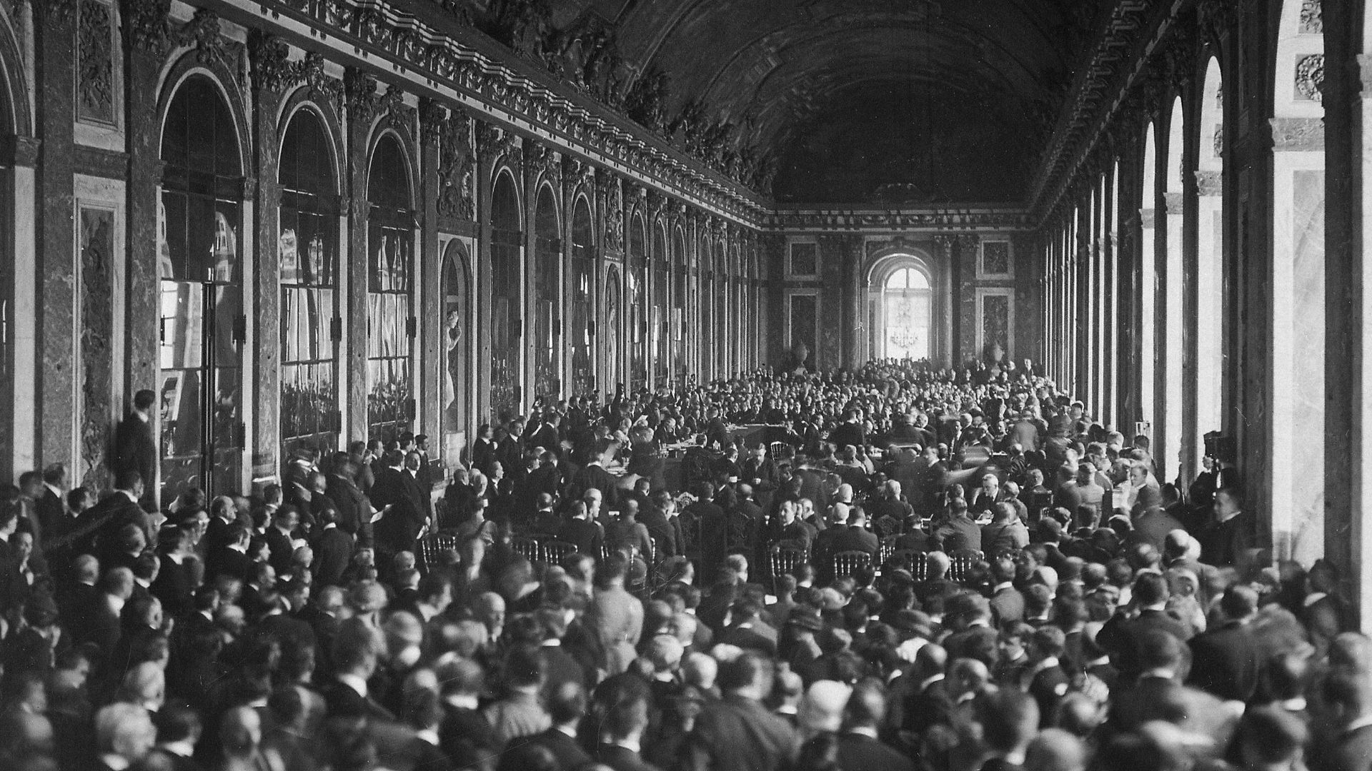 File:Treaty of Versailles Signing, Hall of Mirrors.jpg
