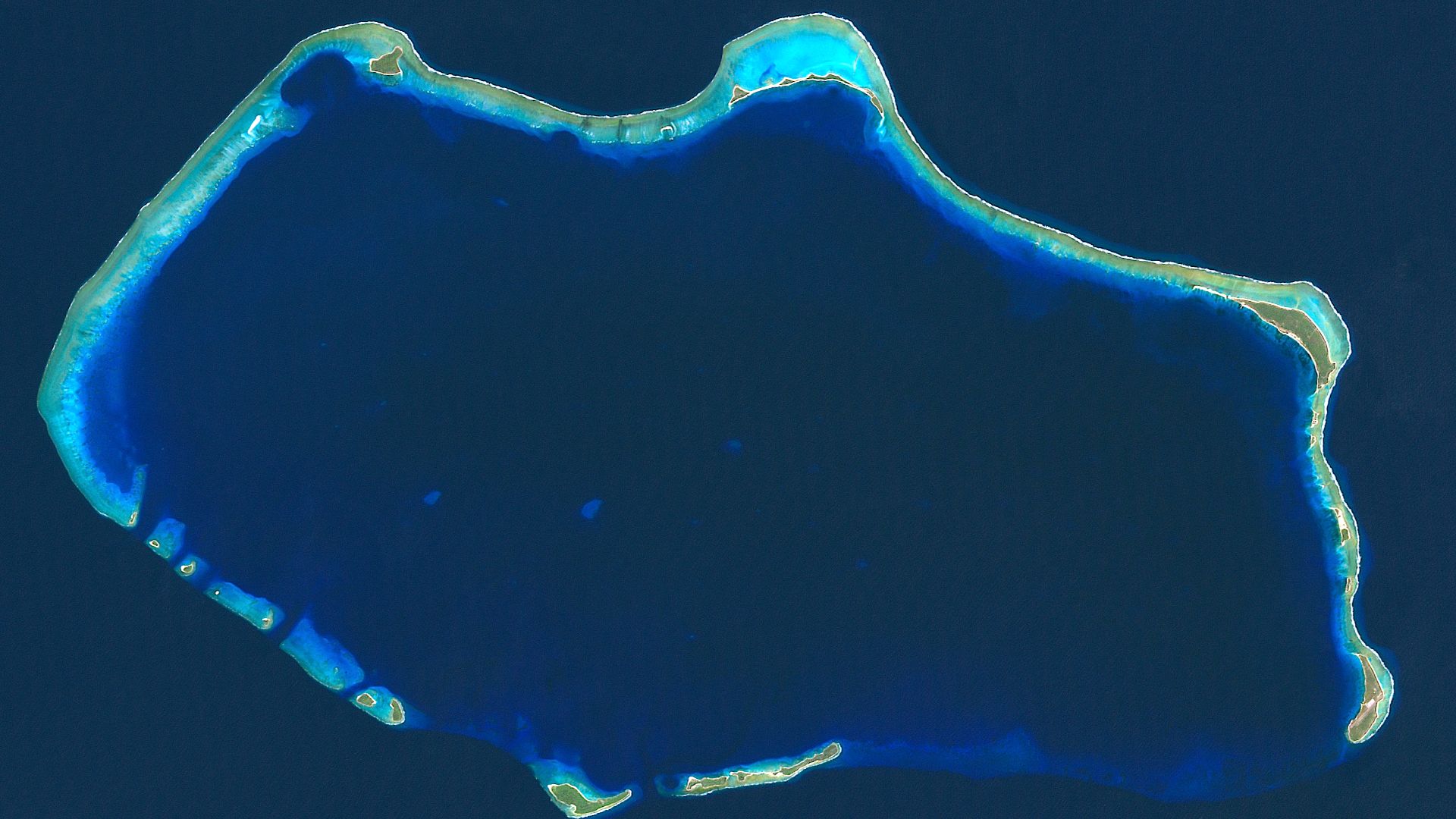 File:Bikini Atoll 2001-01-14, Landsat 7 ETM+, bands 3-2-1-8, rev2.png
