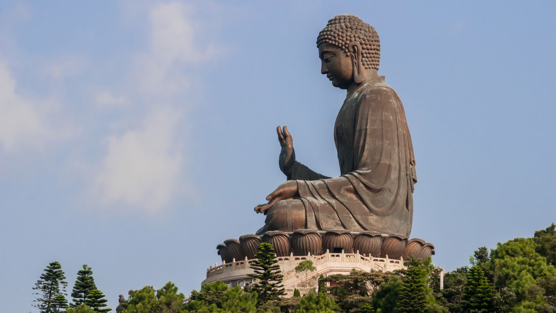 File:Tian Tan Buddha by Beria.jpg