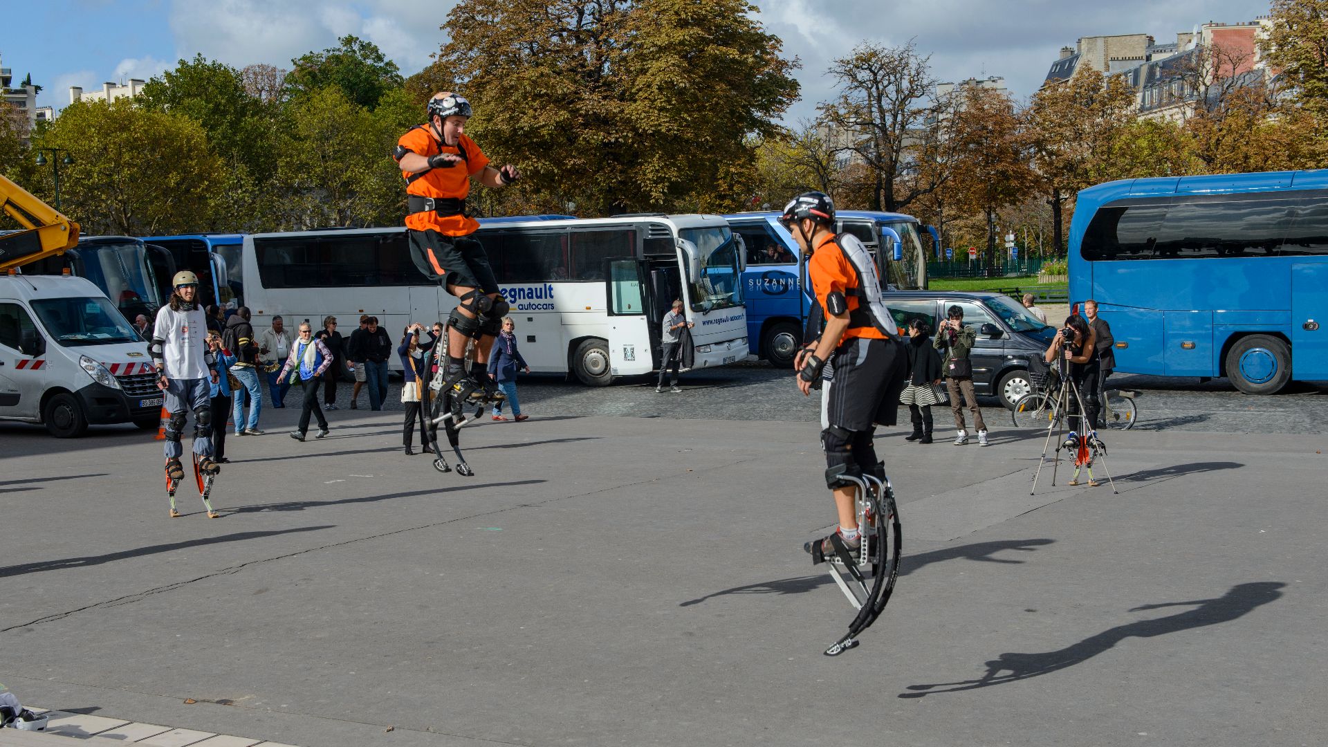 File:Bouncing Near The Trocadéro 1.jpg