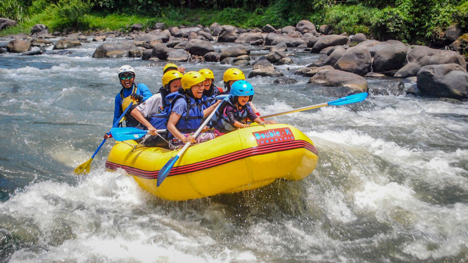 File:Fun Rafting Elo River Magelang.jpg
