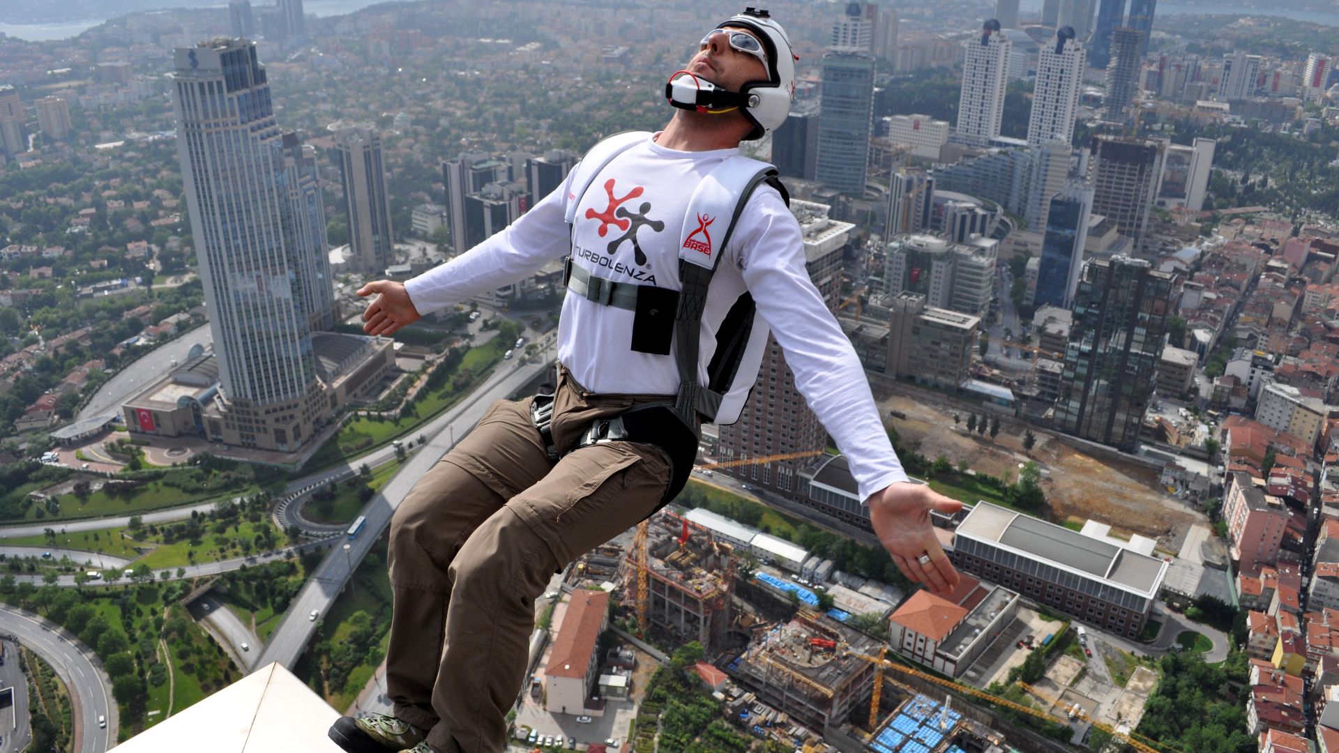 File:BASE Jumping from Sapphire Tower in Istanbul.jpg