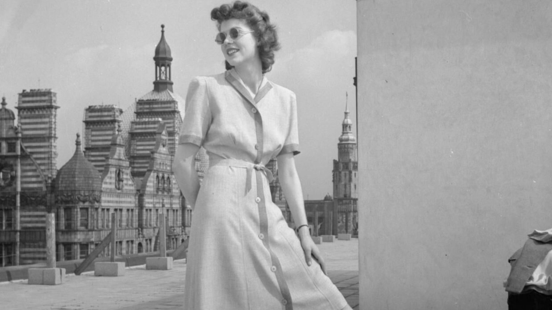 File:Utility Clothes- Fashion Restrictions in Wartime Britain, 1943 D14837.jpg