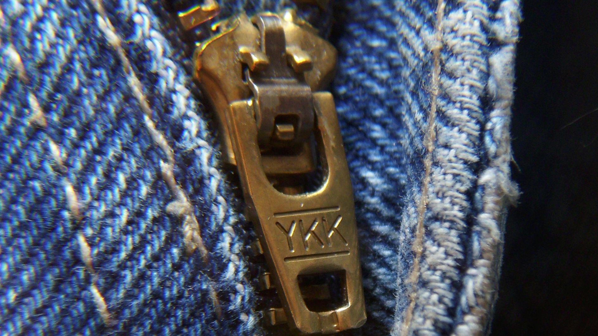 File:Macro YKK Zipper.jpg