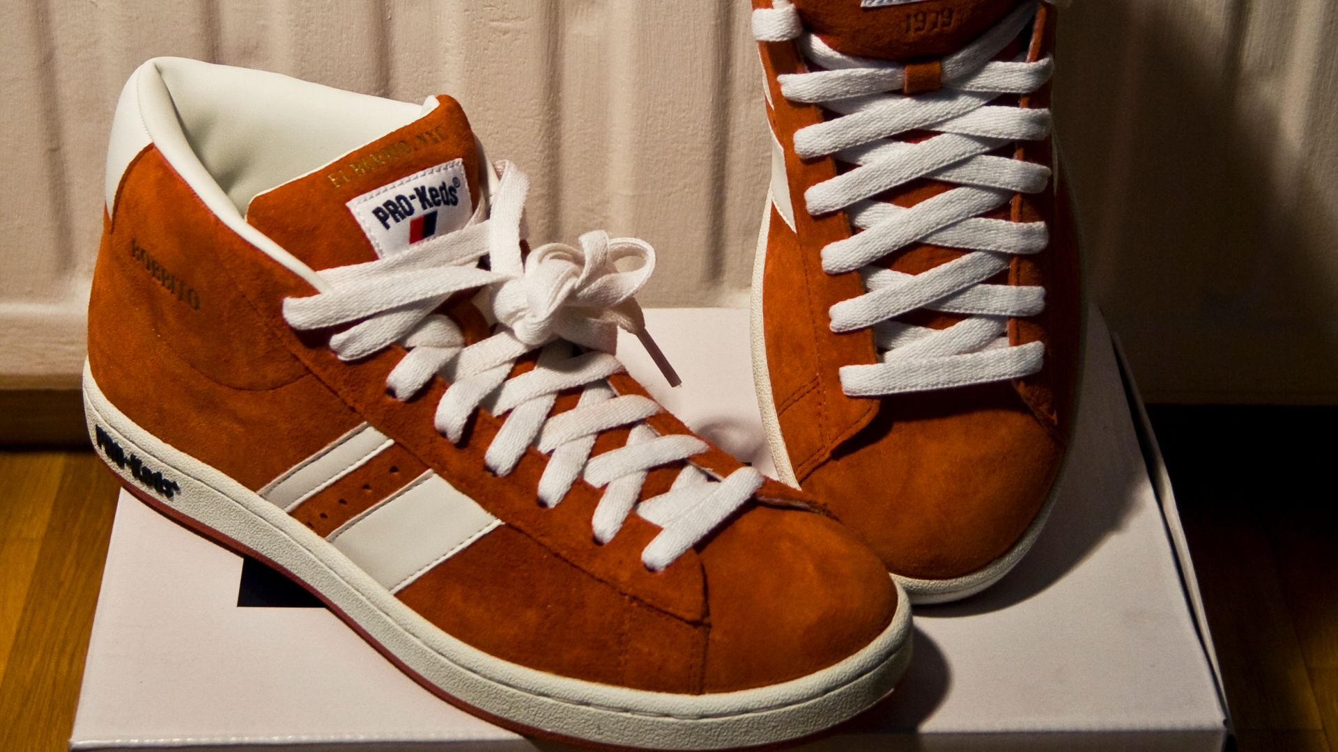 File:Pro-Keds Royal Flash Mid.jpg