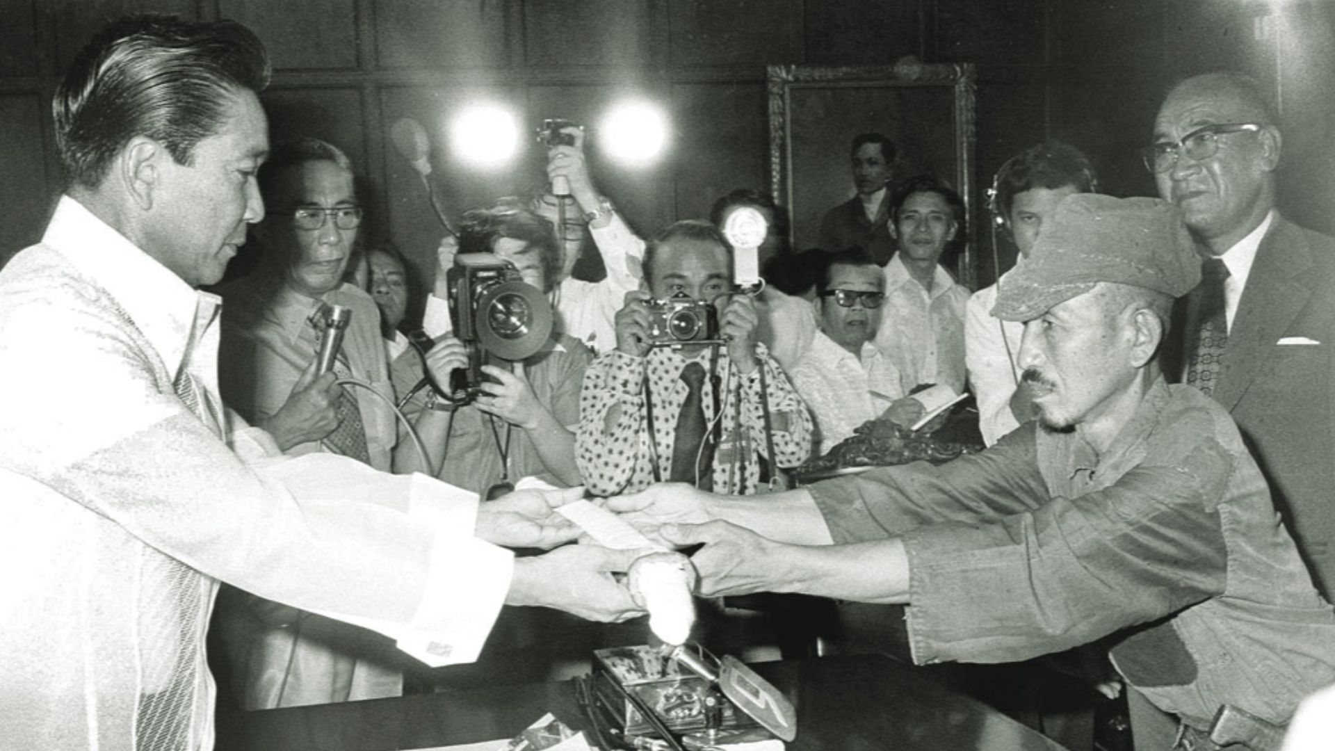 File:President Marcos and Hiroo Onoda.jpg