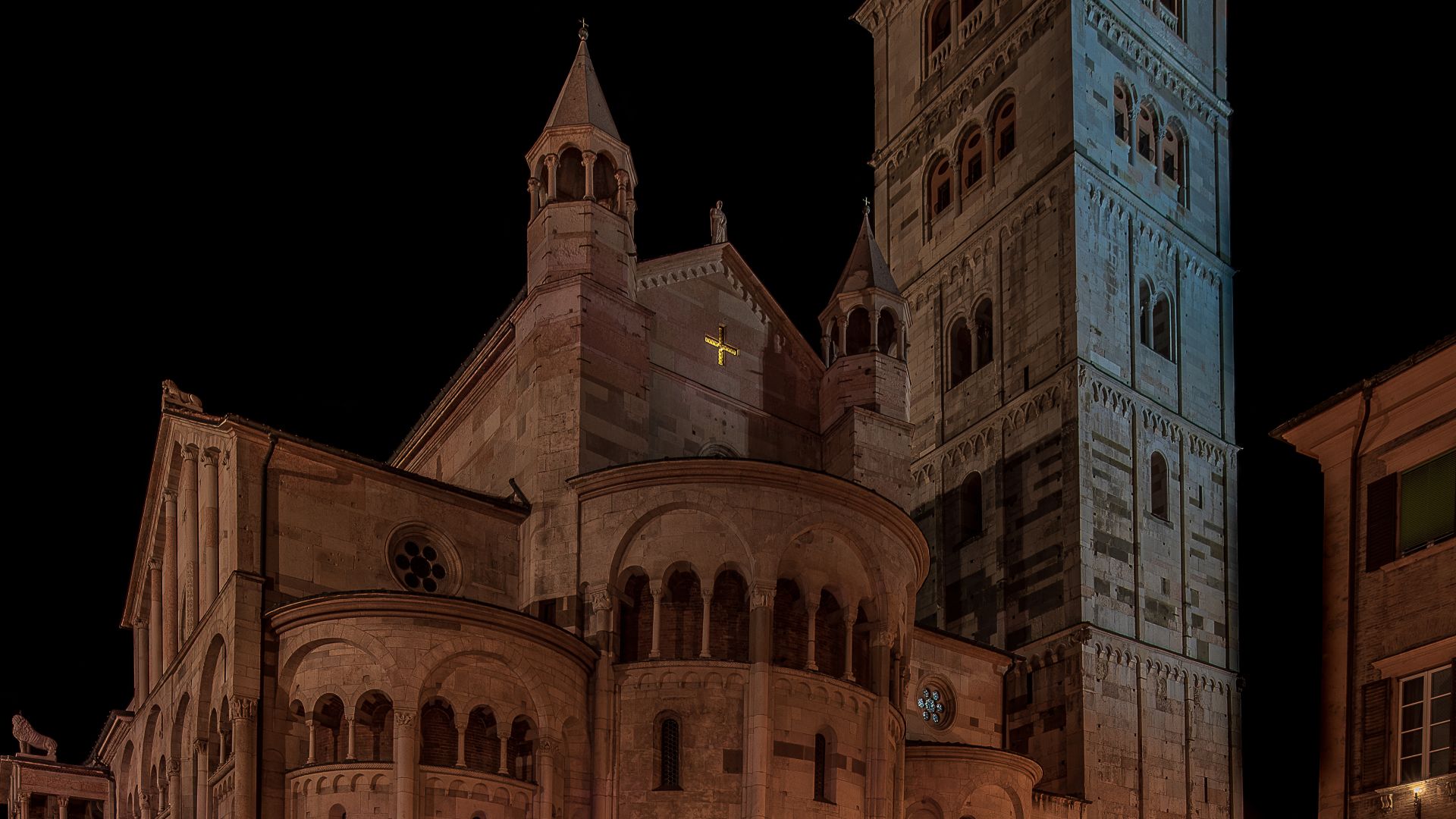 File:Torre della Ghirlandina sera.jpg