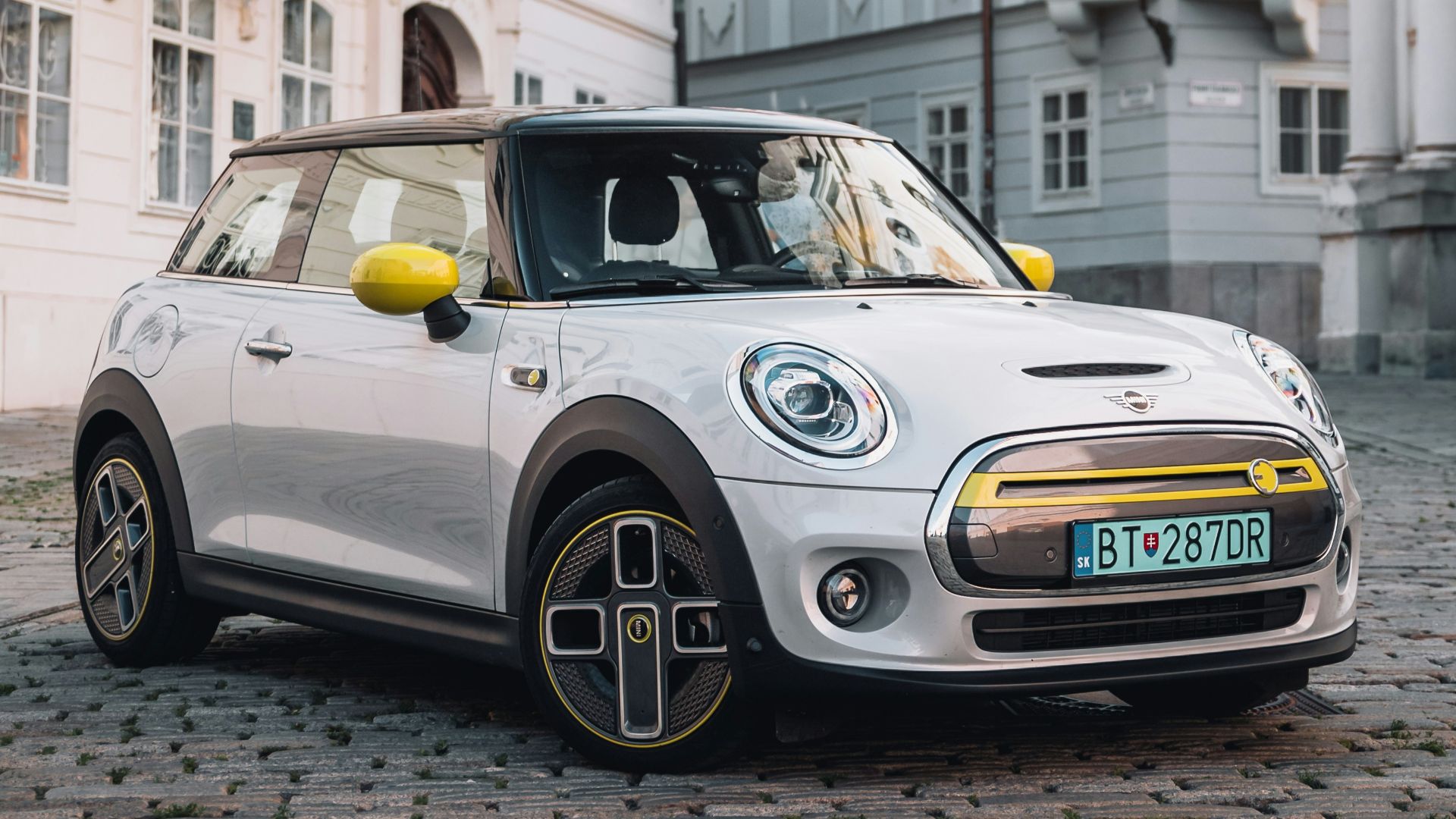 silver bmw m 3 parked on street during daytime