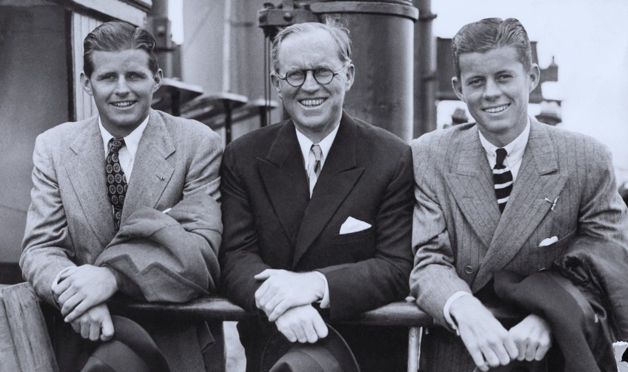 Gettyimages - 157924716, BIO-KENNEDY-FATHER JOSEPH-BROTHER ROBERT John Fitzgerald Kennedy (R, 1917-63) and his brother Joseph Patrick Kennedy Jr (L,1915-44), surround their father Joseph on July 2, 1938 in Southampton on the deck of French