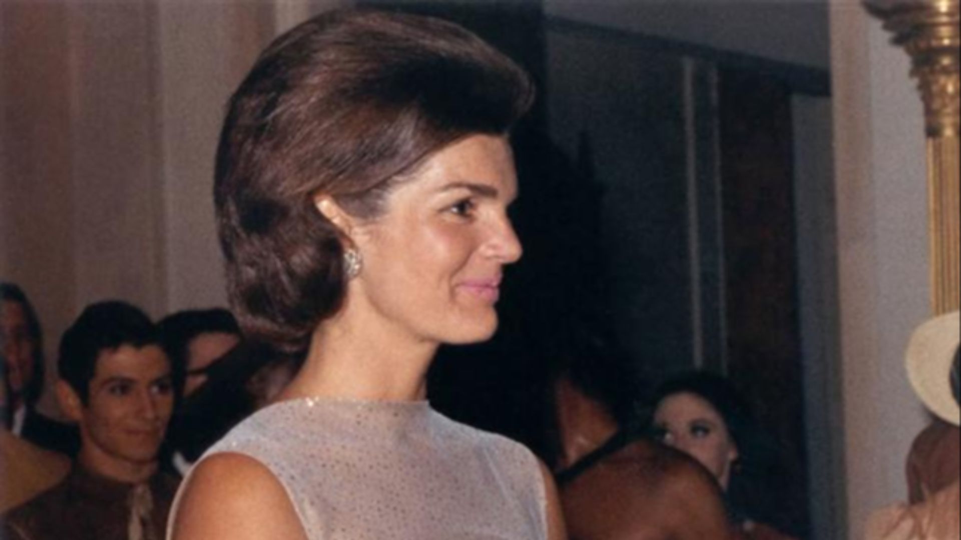 File:Jacqueline Kennedy after State Dinner, 22 May 1962.jpg