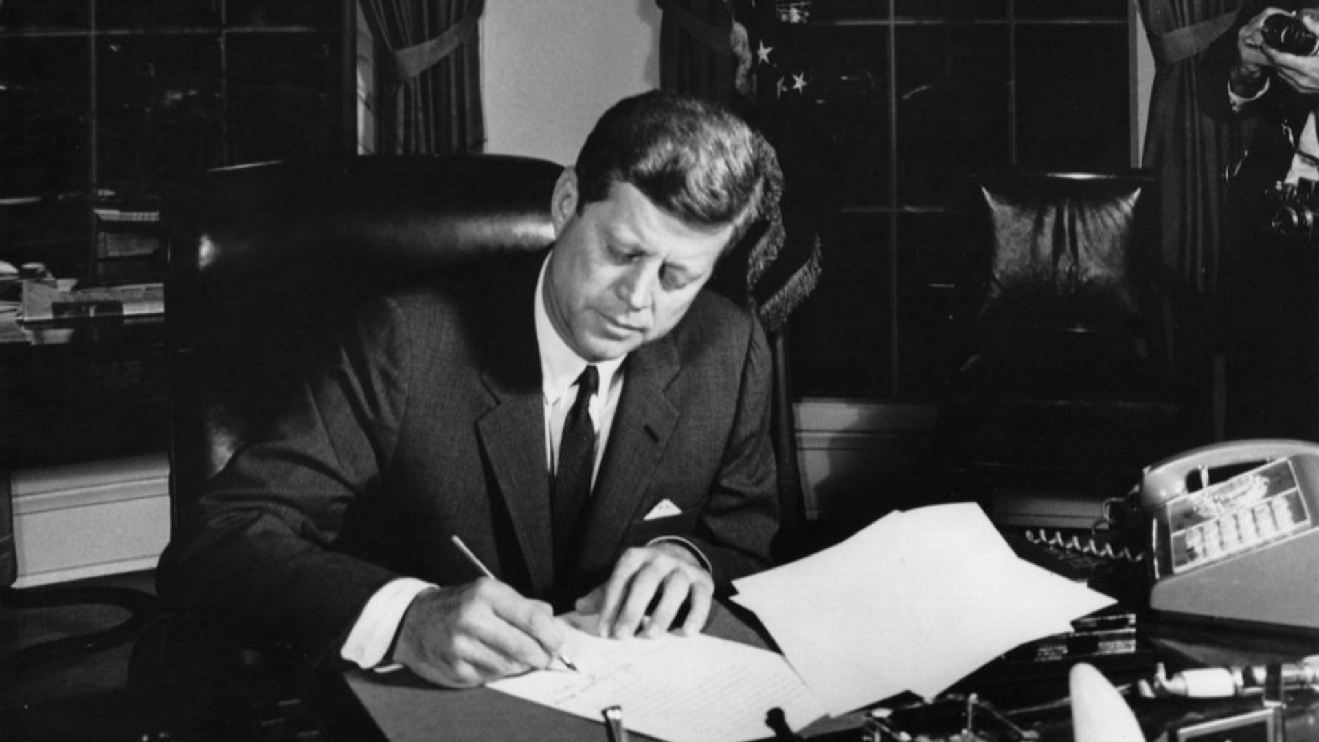 File:October 23, 1962- President Kennedy signs Proclamation 3504, authorizing the naval quarantine of Cuba.jpg