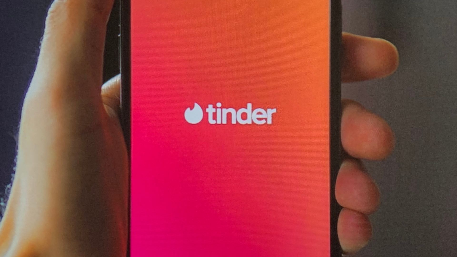 File:Plateforme Tinder.jpg