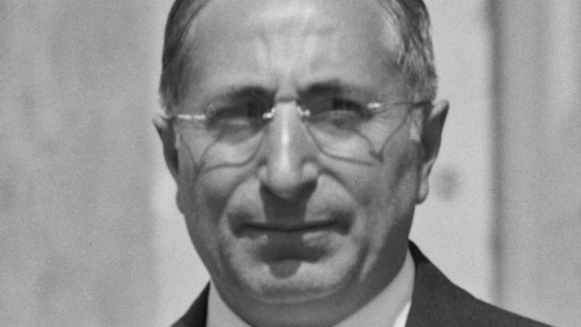 File:Louis B Mayer 1934 crop.jpg