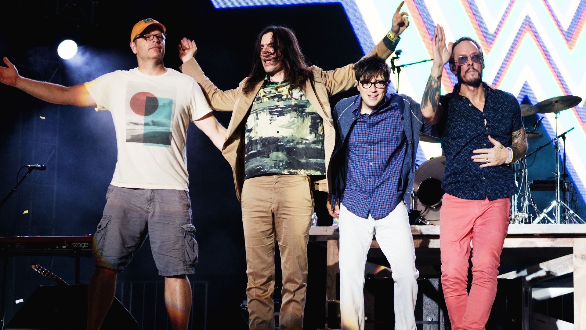 File:Weezer (36993829365).jpg