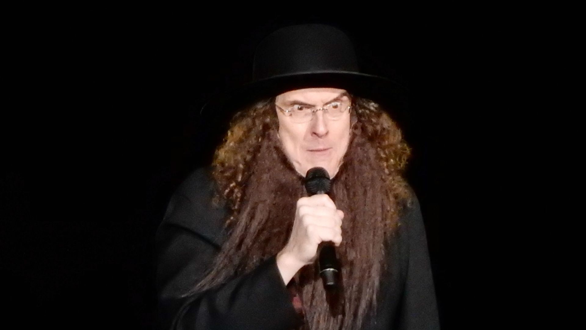 File:Weird Al Yankovic at Radio City Music Hall (29909944985).jpg