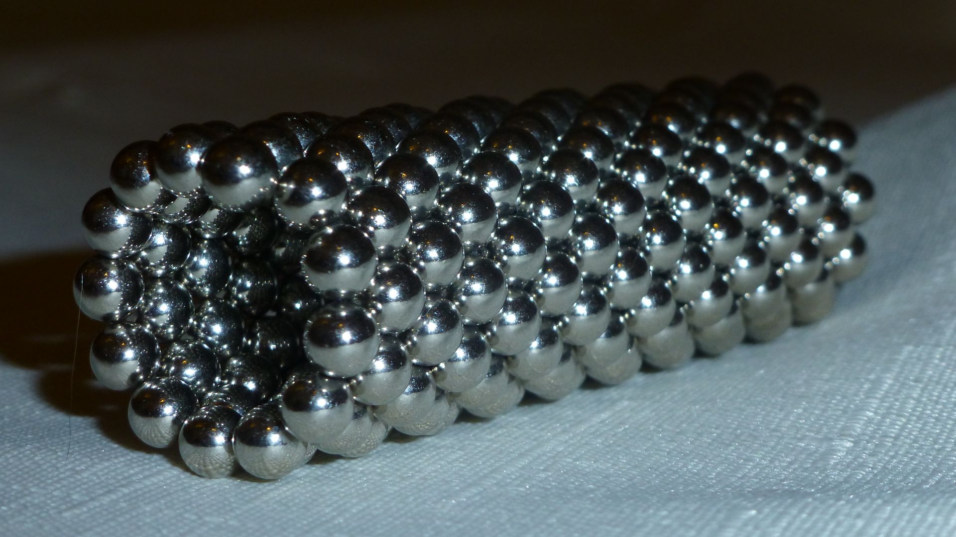 File:Neodymium magnet balls 1150004.jpg