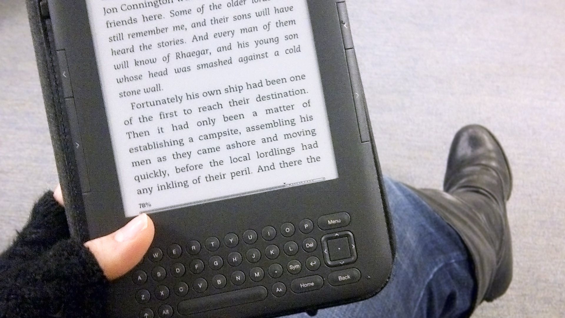 File:Reading on the bus train or transit.jpg