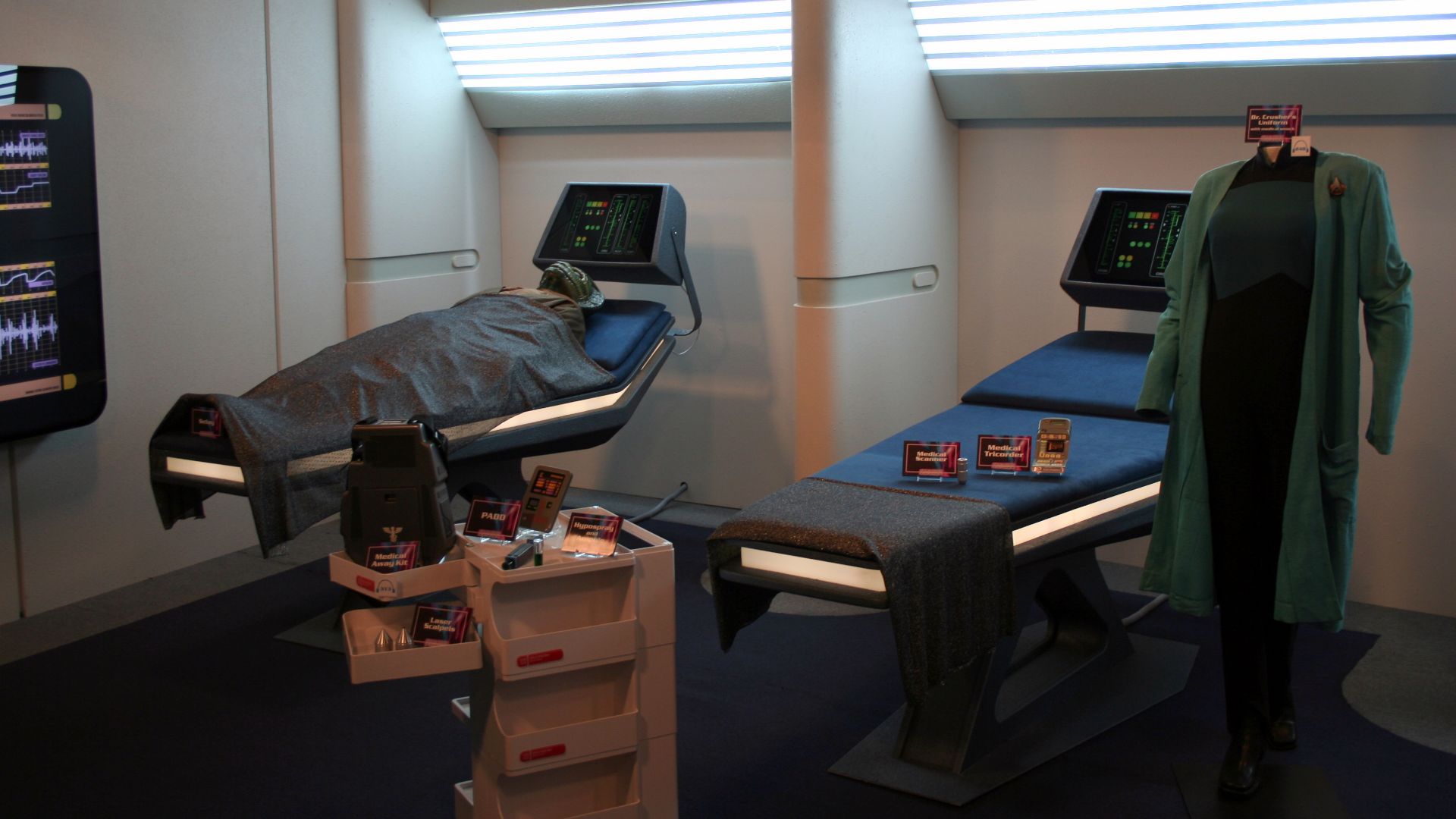 File:Enterprise-D sickbay.jpg