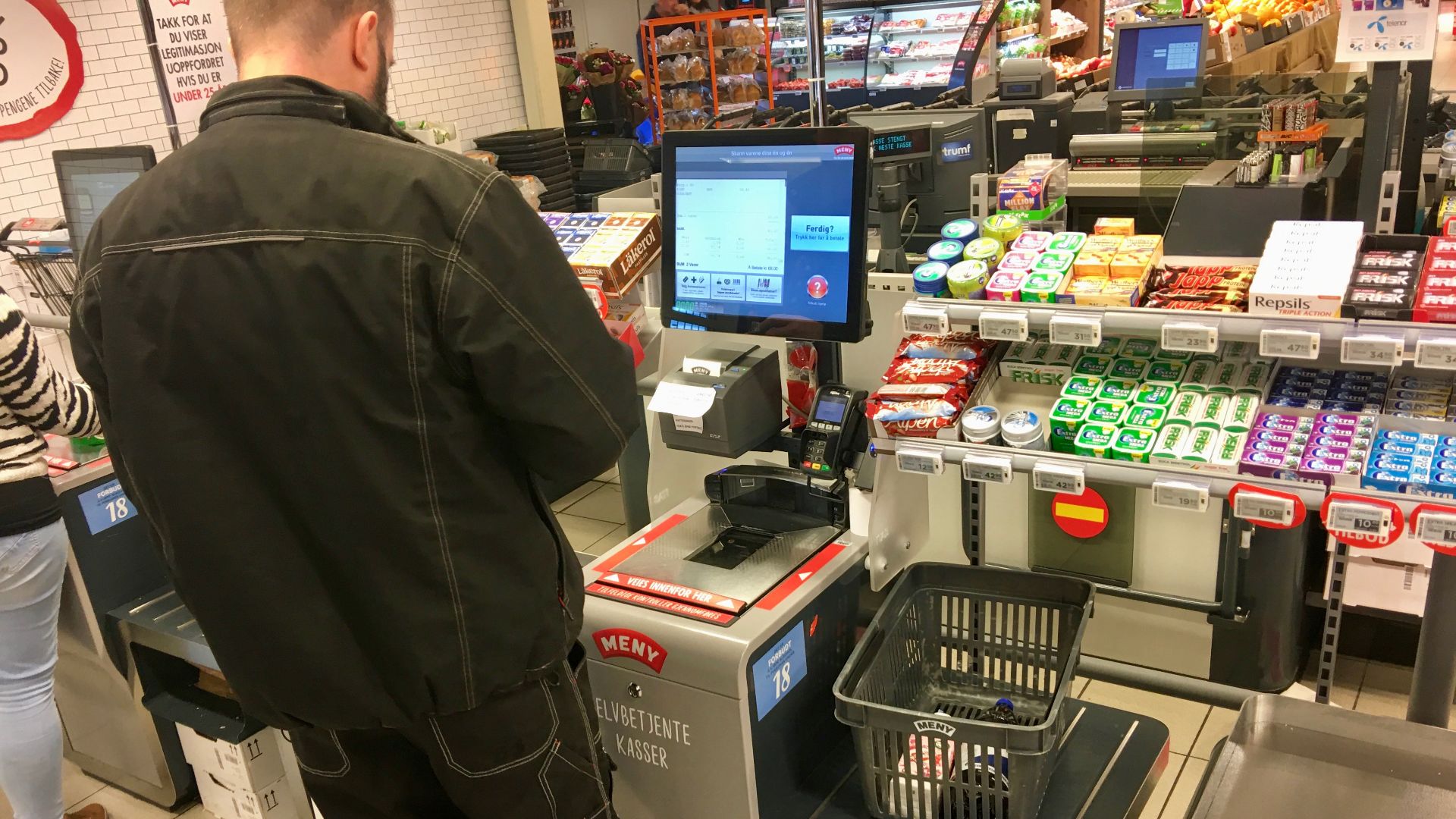 File:Self-service check-out Barcode scanning Payment machine Grocery store (Selvbetjent kasse Skanning Betalingsautomat) Interior etc Meny Supermarket Industrivegen Osøyro Norway 2019-11-28 IMG 6049.jpg
