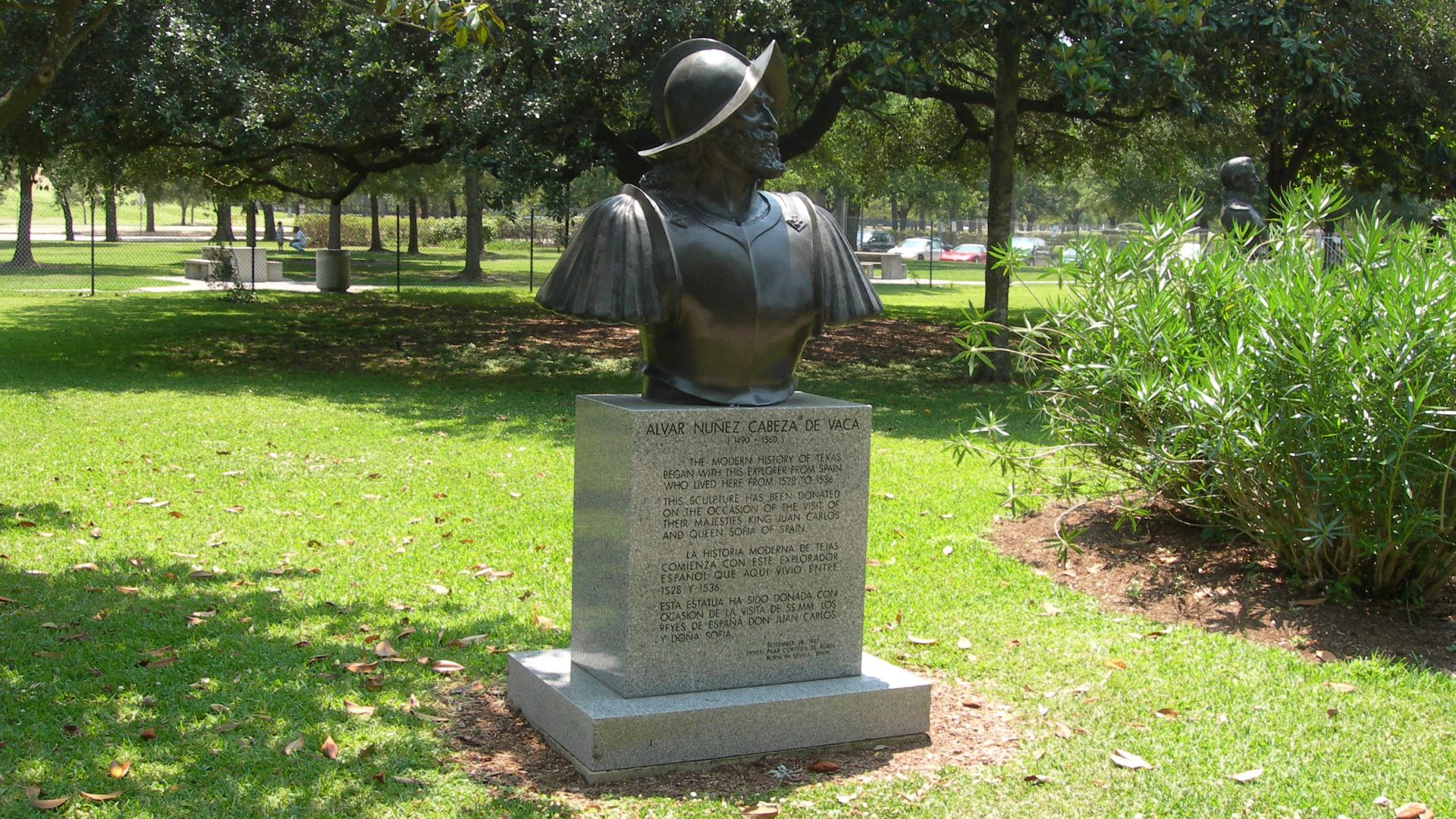 File:Statue of Alvar Nuñez Cabeza de Vaca, Houston TX - panoramio.jpg